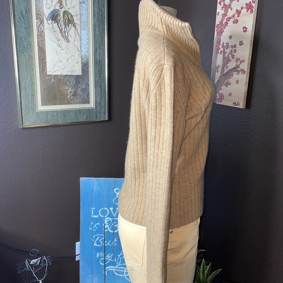 HOST PICK π₯ πGreat USED condition Nanushka M Sweater - Picture 8 of 13